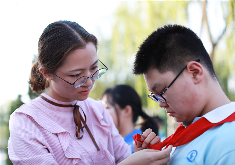 新聞名稱：第一次參加升旗儀式
添加日期：2019-09-02 20:00:10
浏覽次數(shù)：2543